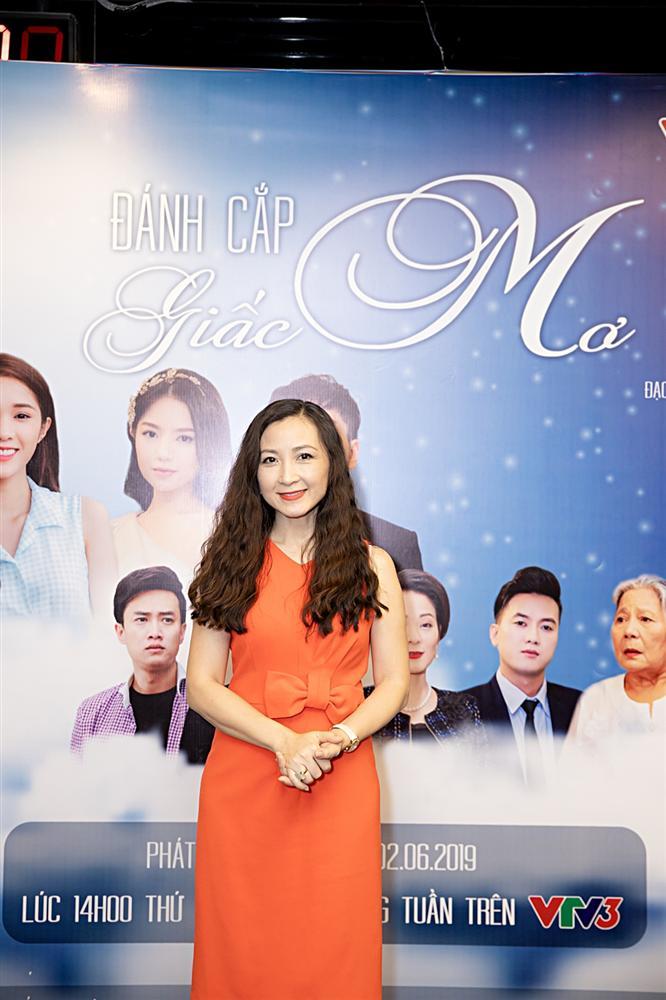 Hết ngoan hiền như Ngân ở Cả một đời ân oán, Hạ Anh ác không gớm tay trong phim mới-8