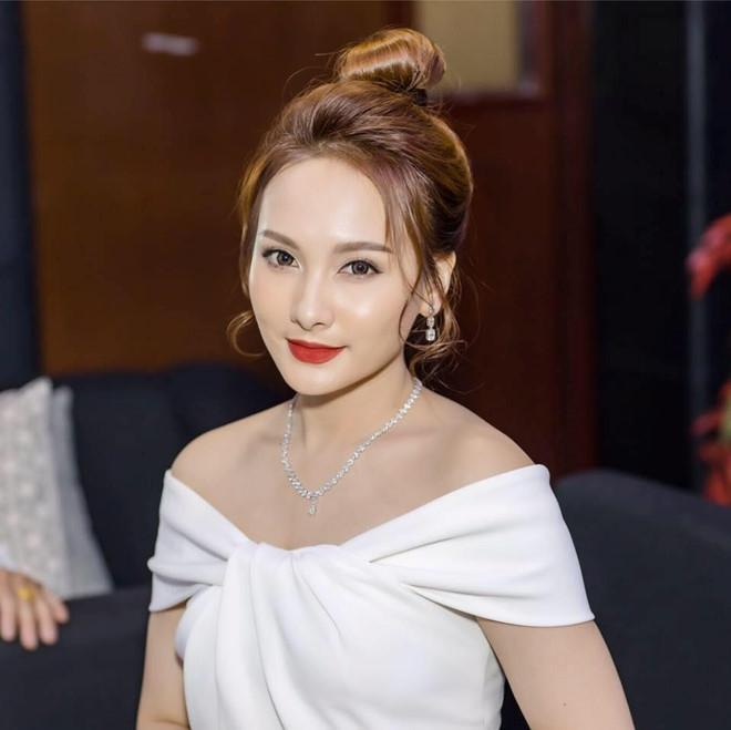 Dàn diễn viên trên sóng giờ vàng VTV thay đổi thế nào qua thời gian?-3