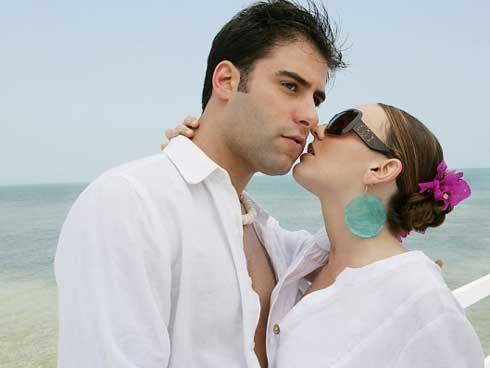 Yêu nhau hai năm không bằng chàng trai cô ấy gặp ở quán bar-1