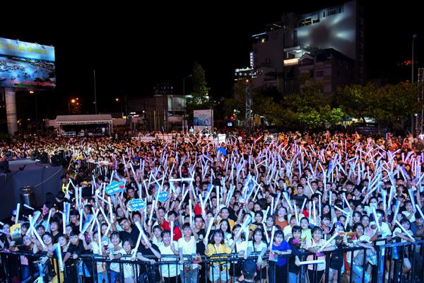 Sơn Tùng M-TP, Lou Hoàng ‘quậy tưng’ sân khấu Diana Cool Fest-3