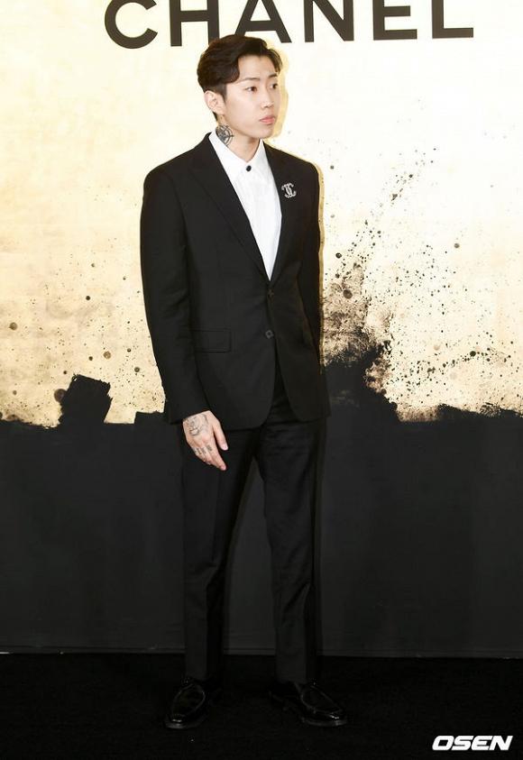 Kristen Stewart thả rông vòng 1 táo bạo - Lâm Y Thần trẻ y chang thời Anh hùng xạ điêu cách đây 11 năm-14