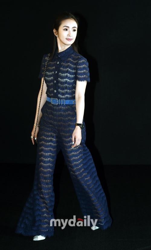 Kristen Stewart thả rông vòng 1 táo bạo - Lâm Y Thần trẻ y chang thời Anh hùng xạ điêu cách đây 11 năm-9