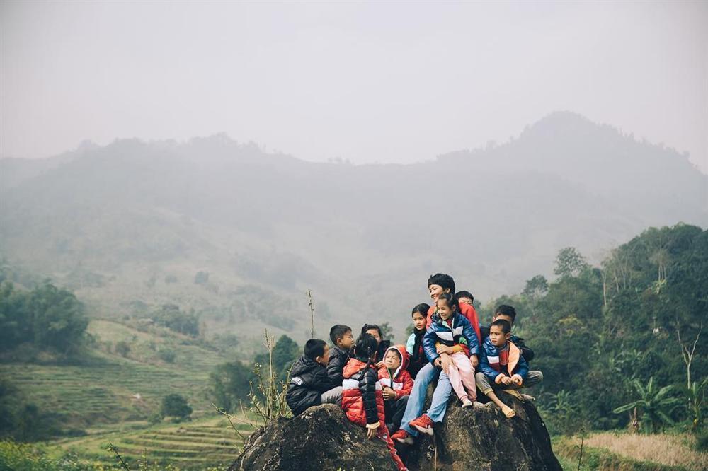 SHOCK: Catriona Gray sau nửa năm đăng quang Hoa hậu Hoàn vũ bị chê bai kém cả HHen Niê-4