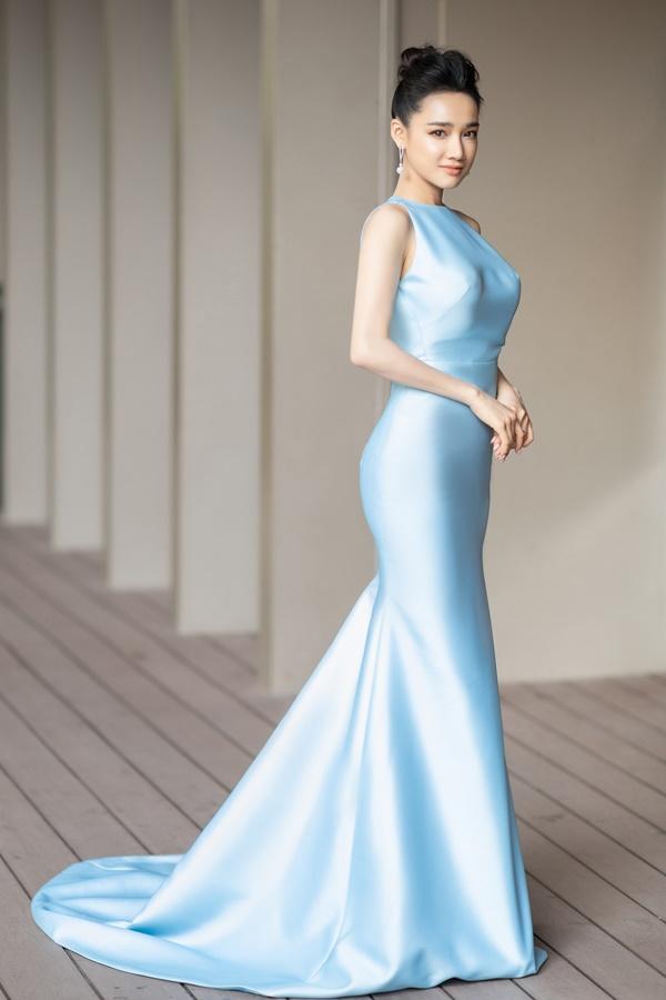 Nhã Phương vô tư chăm sóc ông xã Trường Giang chốn đông người-1