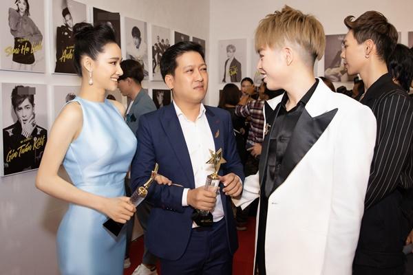 Nhã Phương vô tư chăm sóc ông xã Trường Giang chốn đông người-5