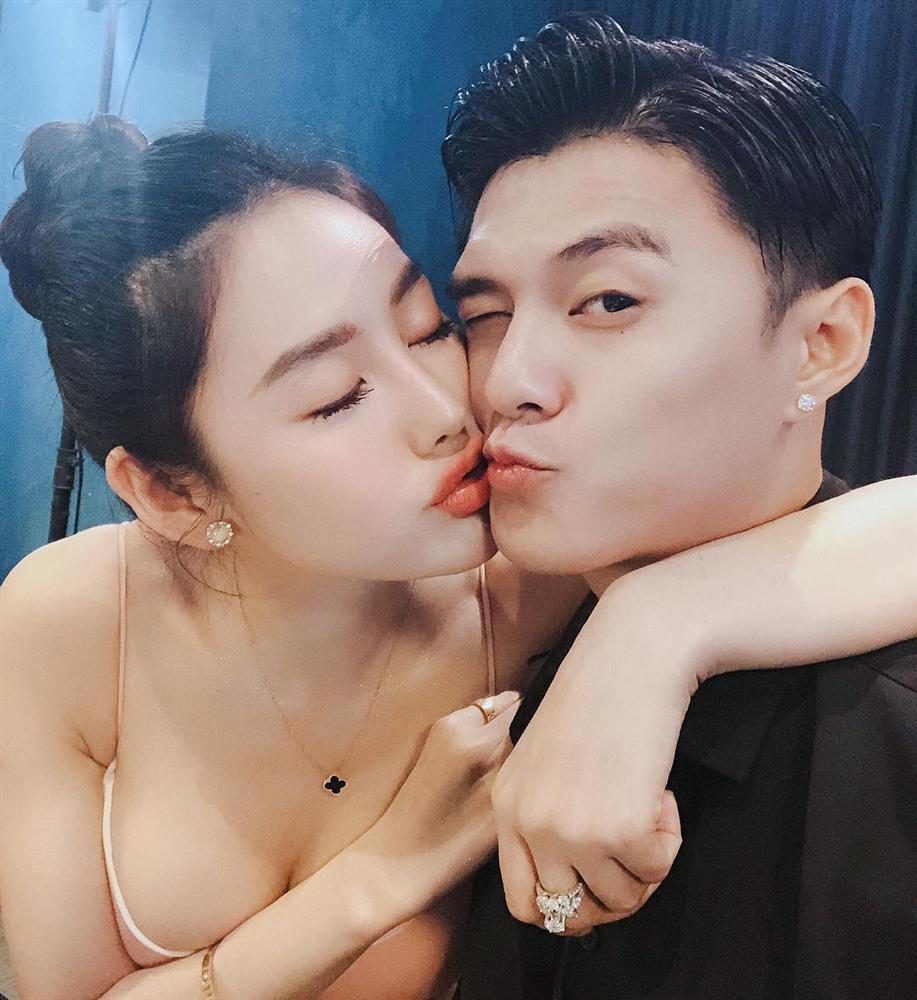 Linh Chi có thể thoải mái khóa môi cô gái này mà chẳng bao giờ phải lo Lâm Vinh Hải ghen tuông-7