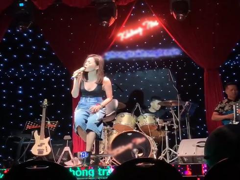 Mỹ Tâm bị xếp sau Uyên Linh - Bùi Anh Tuấn trên poster, fan khẩu chiến nổ diễn đàn đòi công bằng-8