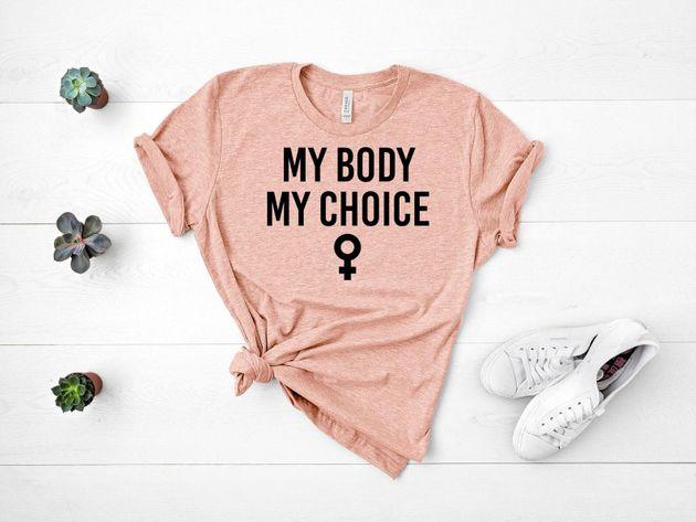 Gucci gây sốc với trang phục có thêu hình... tử cung trong bộ sưu tập mới nhất-1