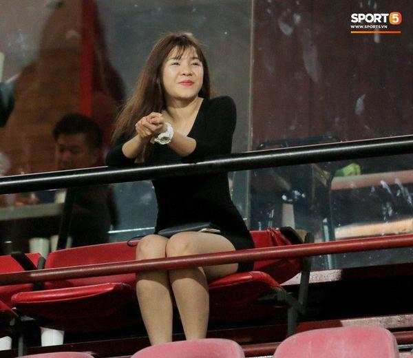 Yến Xuân để mặt mộc đi cổ vũ Lâm Tây: Kẻ khen, người chê-4