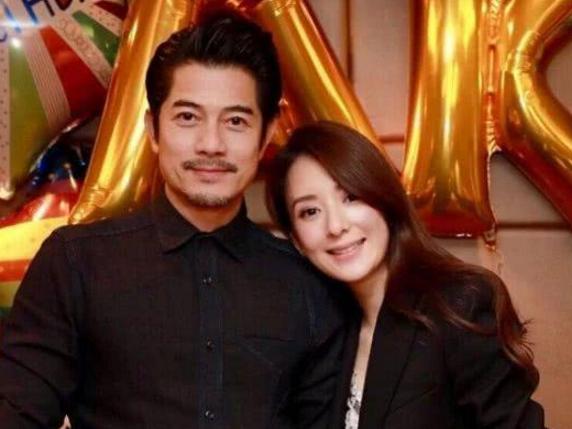 Quách Phú Thành thuê du thuyền sang nghỉ dưỡng bên vợ trẻ-3