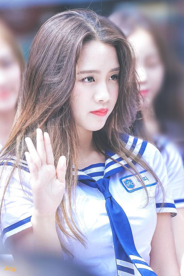 5 nữ thần tượng người Thái xinh đẹp, tài giỏi của Kpop-8