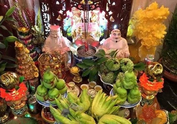 Đặt ban thờ Thần Tài thế này bảo sao cúng mãi mà tiền bạc vẫn chẳng thấy đâu, quanh năm hao tài tốn của-2