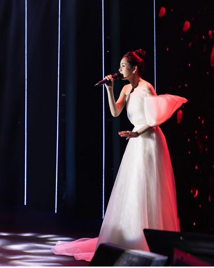 Mê mẩn ngắm hai nàng thần tiên tỉ tỉ Chi Pu - Nhã Phương lên đồ đẹp hoa nhường nguyệt thẹn trong tuần qua-2