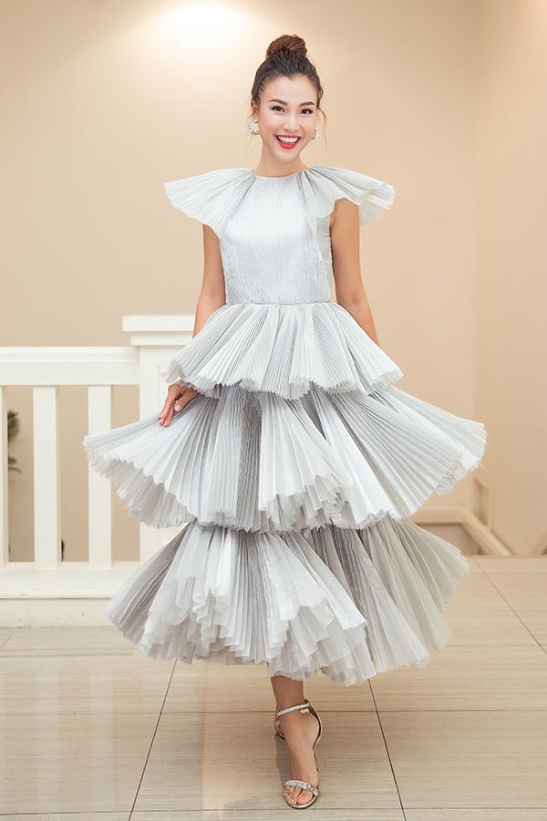 Mê mẩn ngắm hai nàng thần tiên tỉ tỉ Chi Pu - Nhã Phương lên đồ đẹp hoa nhường nguyệt thẹn trong tuần qua-6