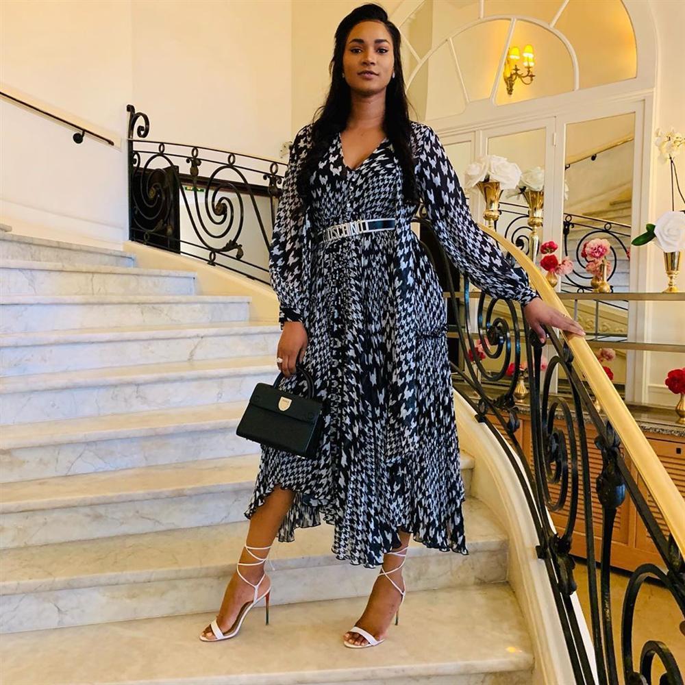 Mặc đầm công chúa nhưng Hoa hậu Hoàn vũ lại khiến ai nấy hết hồn vì tưởng người hầu-4