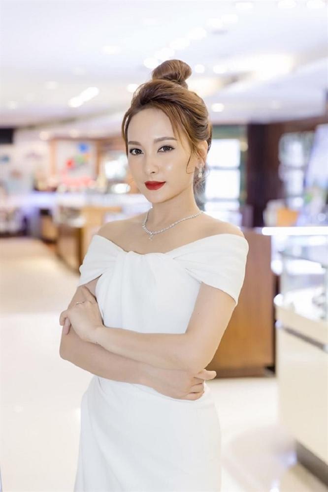 Mê mẩn ngắm hai nàng thần tiên tỉ tỉ Chi Pu - Nhã Phương lên đồ đẹp hoa nhường nguyệt thẹn trong tuần qua-9