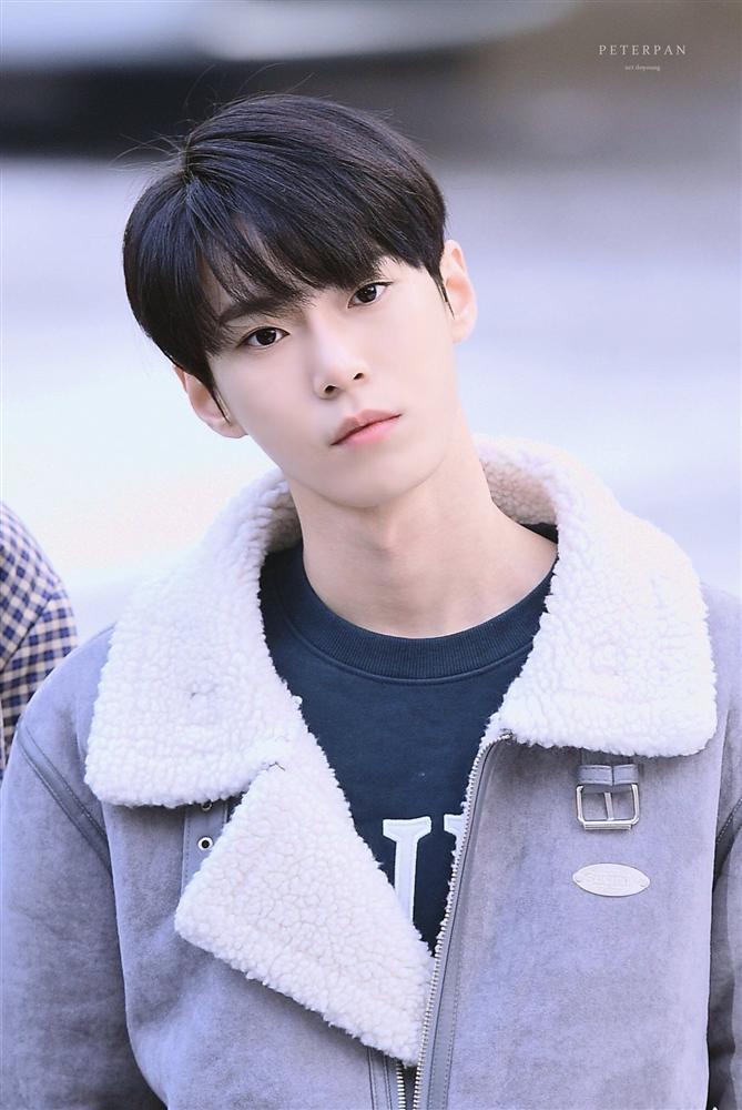 Trong khi Long Hoàng vác loa đi khoe cả thiên hạ, loạt idol nhà SM lại từng khổ sở giấu nhẹm thân phận trainee-4