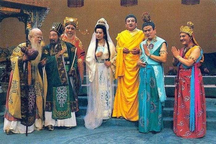 Quan Âm Bồ Tát của Tây du ký được người dân quỳ lạy và lập bàn thờ-2