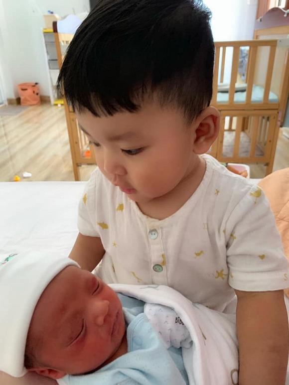 Hải Băng kể lại hành trình vượt cạn lần 3, tiết lộ lí do con thứ ba bị tím tái khi vừa chào đời-2