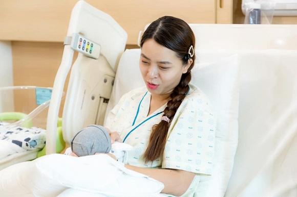 Hải Băng kể lại hành trình vượt cạn lần 3, tiết lộ lí do con thứ ba bị tím tái khi vừa chào đời-7