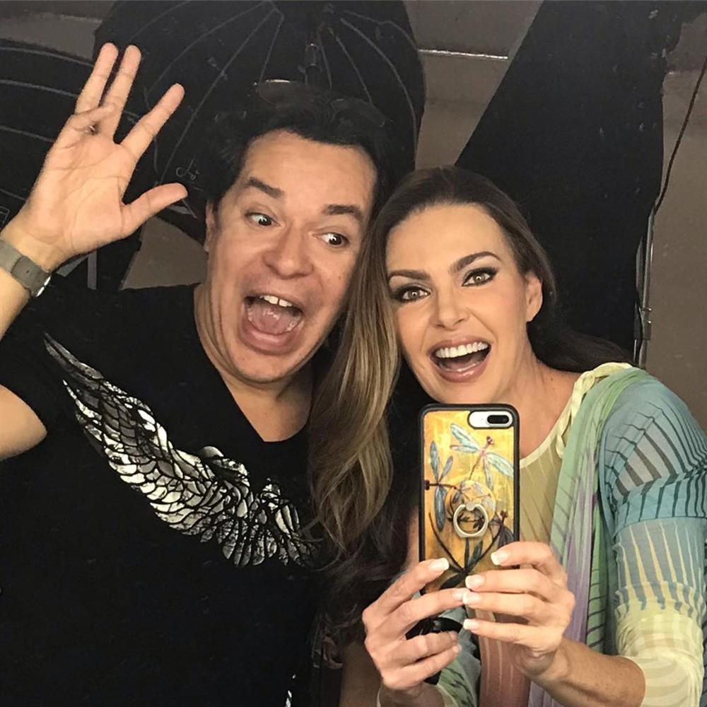 Bản tin Hoa hậu Hoàn vũ 1/6: HHen Niê lên đồ neon xuất sắc chặt đẹp hội bạn cũ không chừa một ai-6