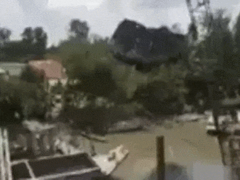 Nam thanh niên bị cần cẩu công trình móc rách tinh hoàn-2