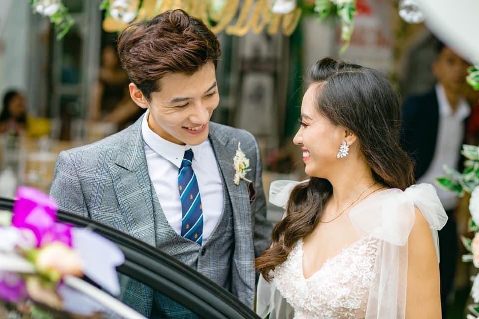 Chuyện giờ mới kể về đám cưới nữ MC xinh đẹp và bạn trai hotboy: Cô dâu - chú rể quẩy bung sân khấu cùng khách mời-7