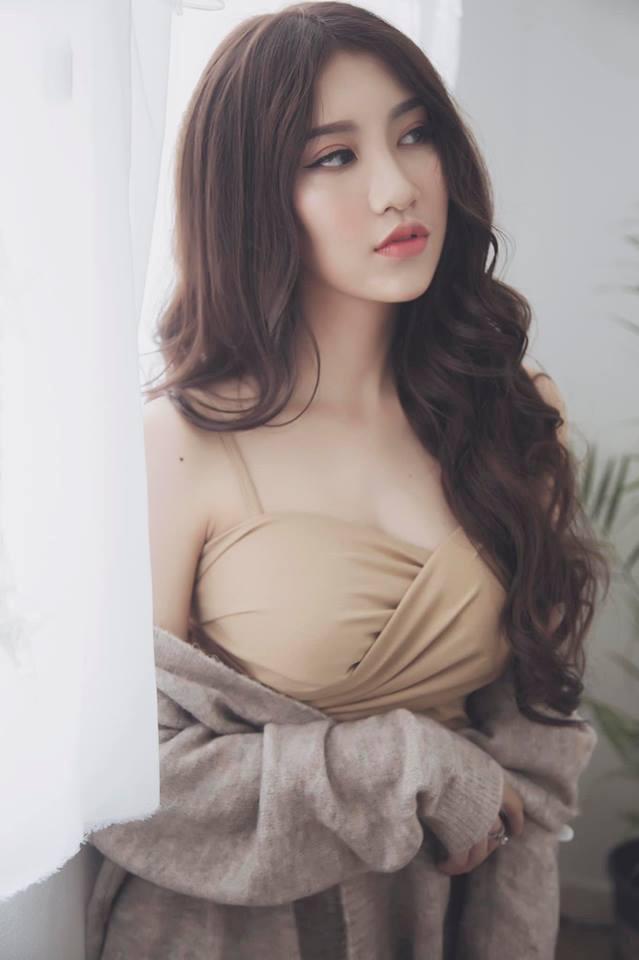 Loạt hot girl cuối 9X, đầu 2K theo đuổi phong cách gợi cảm-2