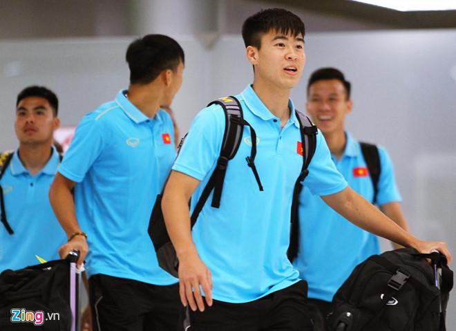 Quang Hải vui vẻ check-in, Đức Chinh cảm thấy đẹp trai ở Thái Lan-1