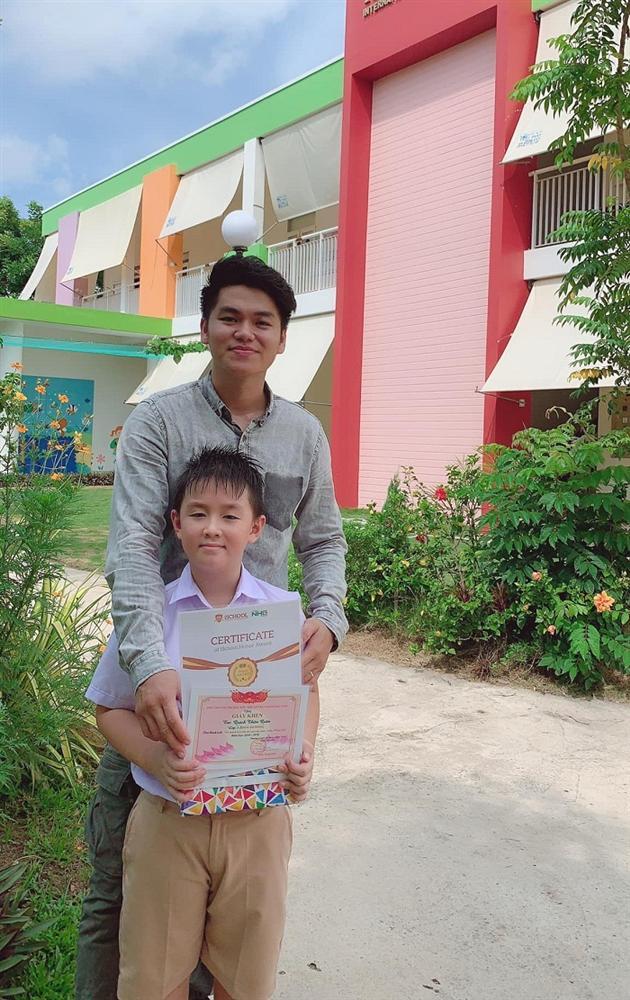 Con trai Lê Phương - Quách Ngọc Ngoan yêu thương cha dượng trẻ tuổi không khác gì cha đẻ-3