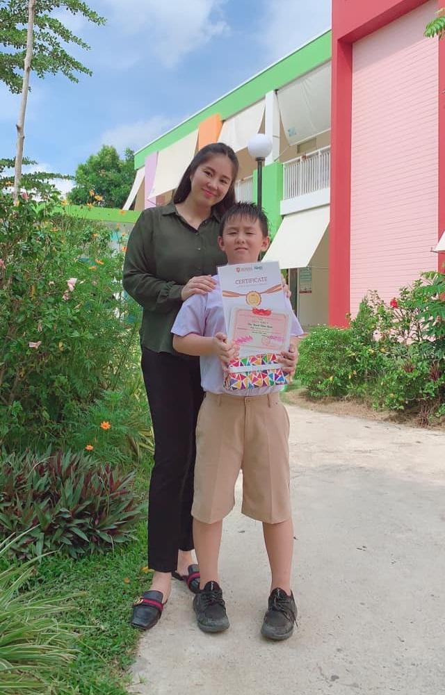 Con trai Lê Phương - Quách Ngọc Ngoan yêu thương cha dượng trẻ tuổi không khác gì cha đẻ-2