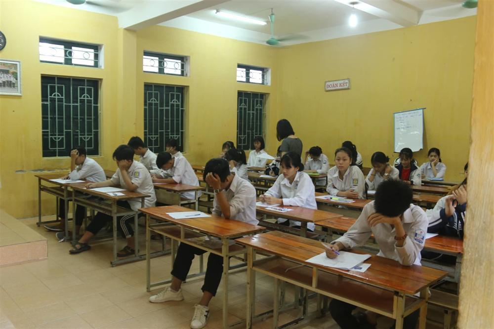 Hơn 160.000 học sinh Hà Nội và TP.HCM thi vào lớp 10-1