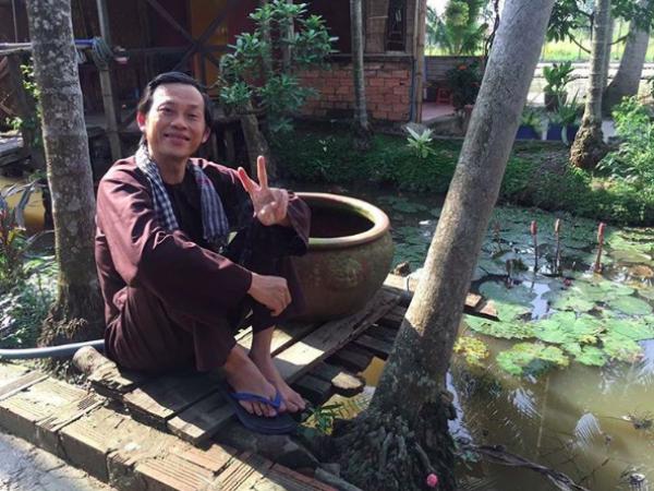 Lâu lâu Hoài Linh cũng có ngày diện cả cây đồ hiệu, thay đổi phong cách trẻ trung khiến sao Việt khen hết lời-7