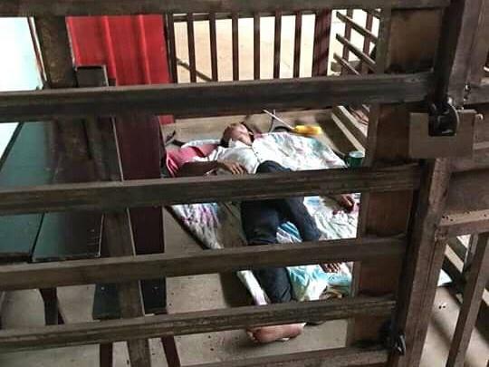 Vụ côn đồ cầm dao xông vào nhà chém người dân: Đến bệnh viện để truy sát-2