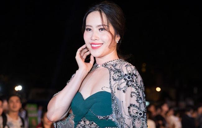 Ngược đời chuyện mỹ nhân Việt tăng cân: Người được khen nức nở, kẻ bị chê không tiếc lời-4