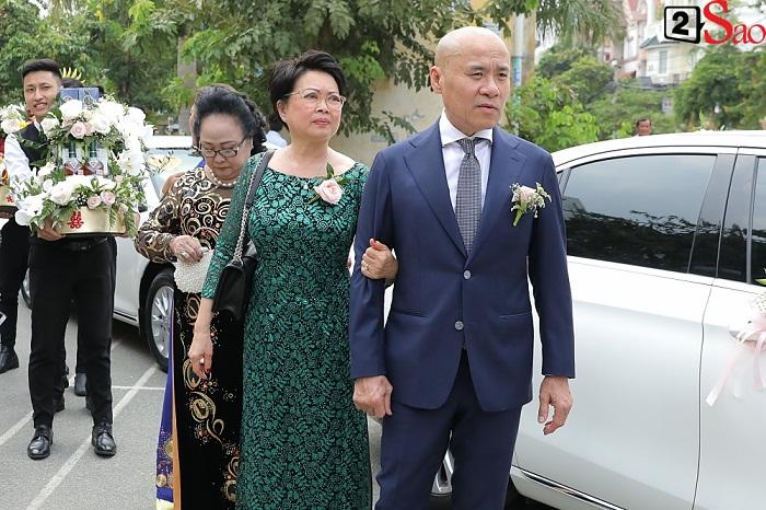 Dương Khắc Linh ăn diện bảnh bao, dẫn đầu hơn 20 chiếc xế sang tới nhà Sara Lưu làm lễ ăn hỏi-11