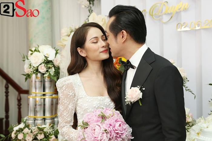 Dương Khắc Linh ăn diện bảnh bao, dẫn đầu hơn 20 chiếc xế sang tới nhà Sara Lưu làm lễ ăn hỏi-16