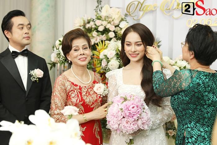 Dương Khắc Linh ăn diện bảnh bao, dẫn đầu hơn 20 chiếc xế sang tới nhà Sara Lưu làm lễ ăn hỏi-18