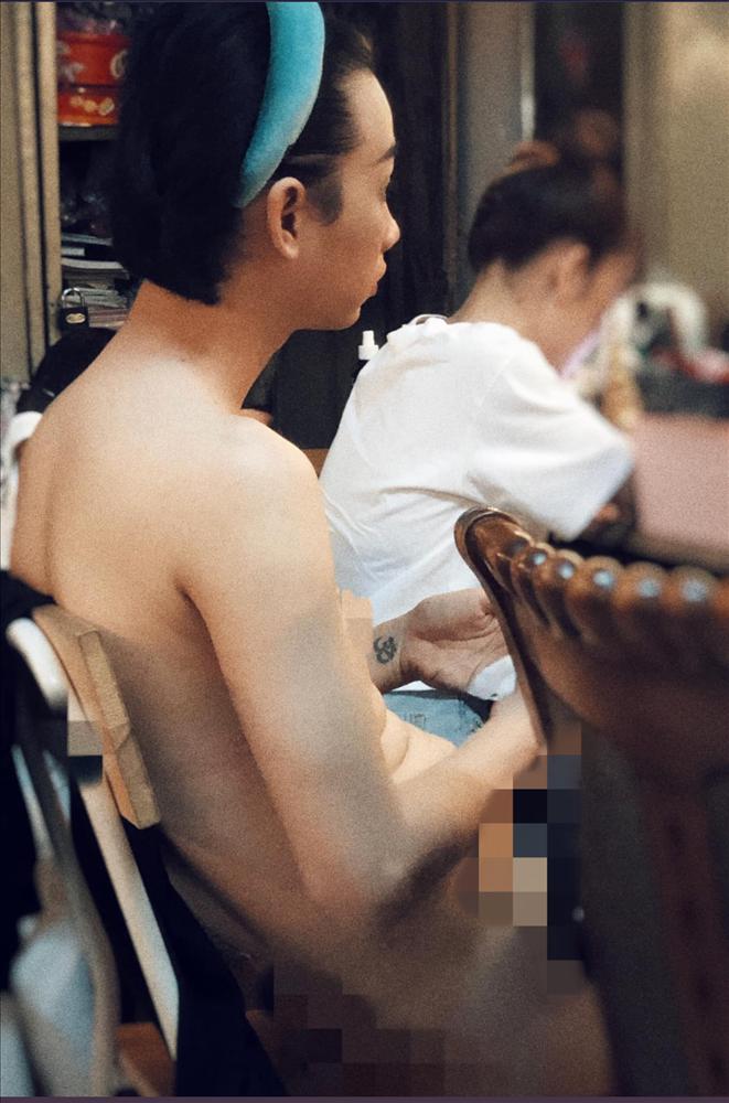 Theo trào lưu Chị hiểu hông, BB Trần tung hẳn ảnh nude của Hải Triều lên mạng để giảng đạo đức-2