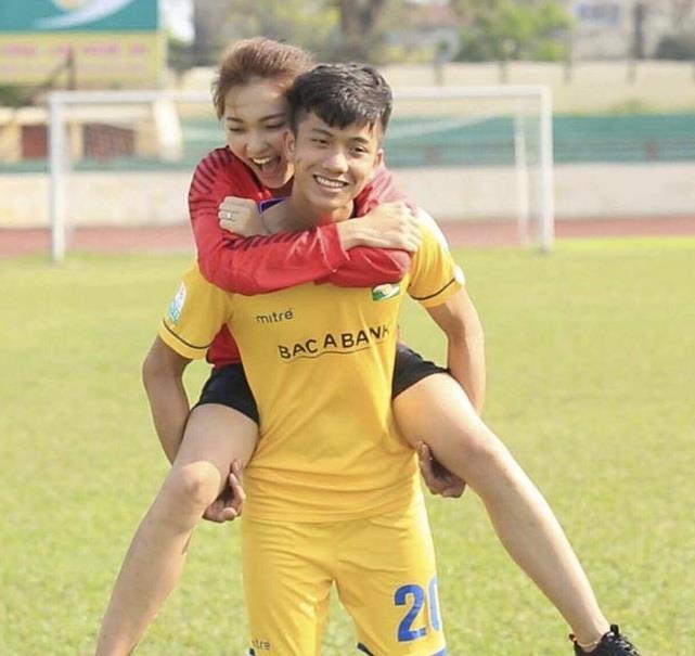 Bạn gái tin đồn của Phan Văn Đức chăm diện bikini, khoe ảnh gợi cảm-6