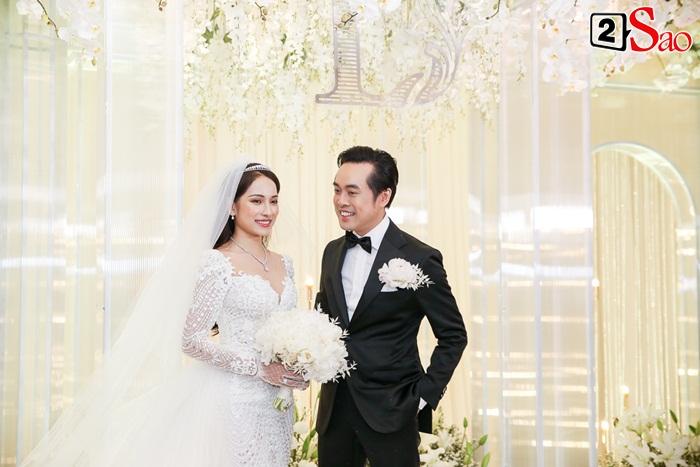 Dương Khắc Linh hôn say đắm cô dâu Sara Lưu trong không gian tiệc cưới lộng lẫy như cổ tích-3