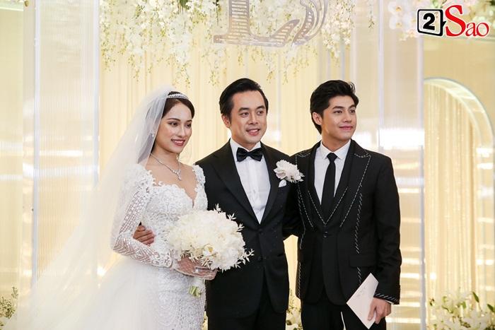 Dương Khắc Linh hôn say đắm cô dâu Sara Lưu trong không gian tiệc cưới lộng lẫy như cổ tích-5