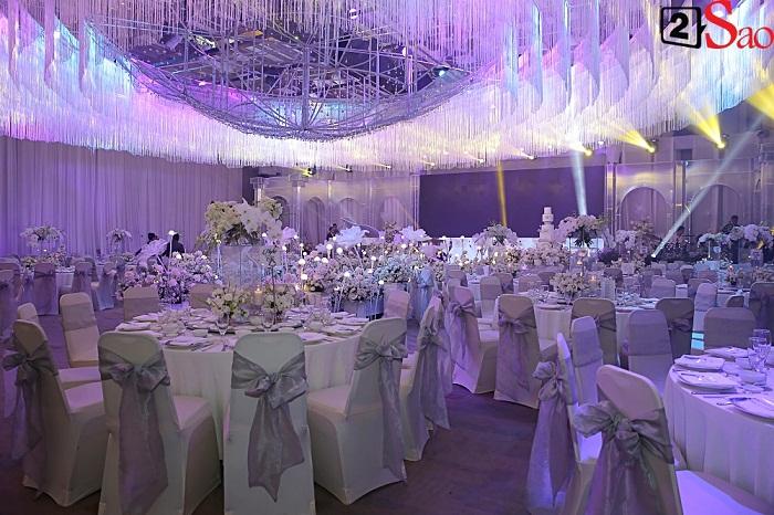 Dương Khắc Linh hôn say đắm cô dâu Sara Lưu trong không gian tiệc cưới lộng lẫy như cổ tích-21