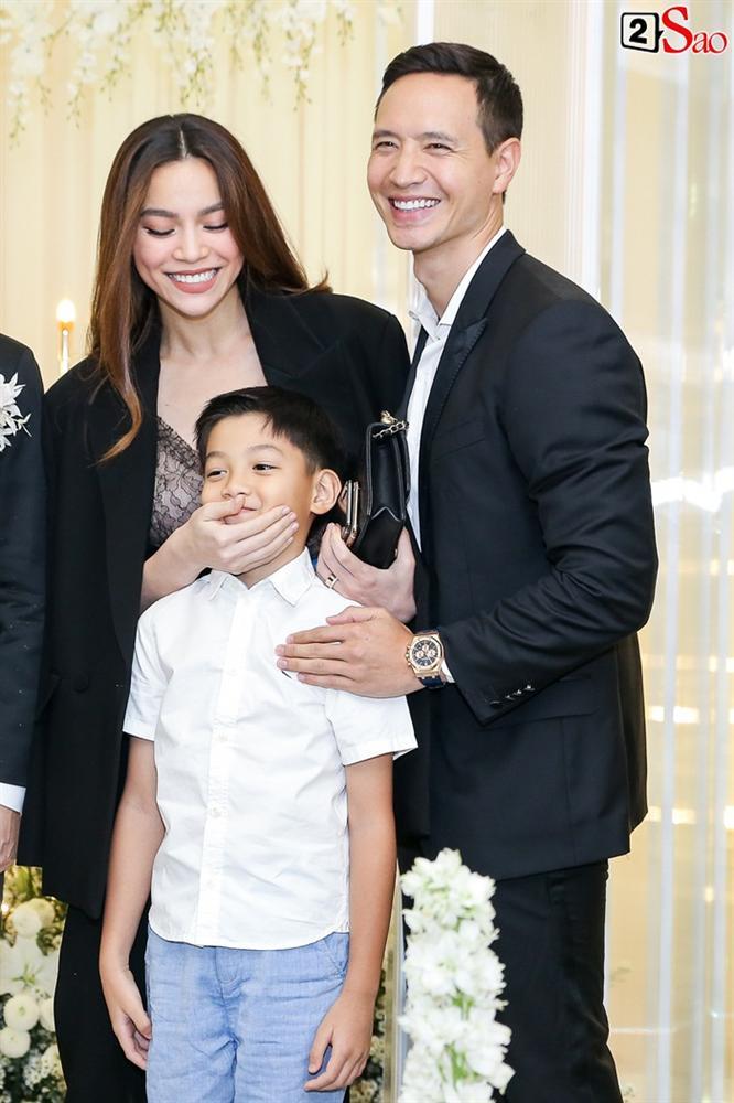 Chơi lớn như Hồ Ngọc Hà: Mang theo từ bố mẹ, anh chị, bạn trai đến con cái đi ăn cưới Dương Khắc Linh-3