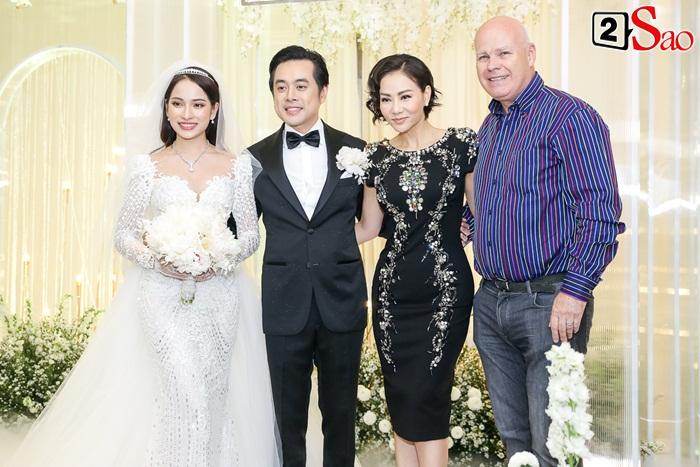 Chơi lớn như Hồ Ngọc Hà: Mang theo từ bố mẹ, anh chị, bạn trai đến con cái đi ăn cưới Dương Khắc Linh-4