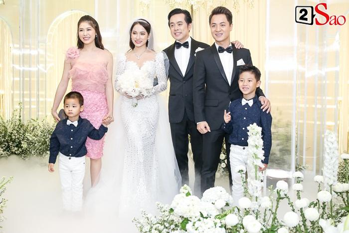 Chơi lớn như Hồ Ngọc Hà: Mang theo từ bố mẹ, anh chị, bạn trai đến con cái đi ăn cưới Dương Khắc Linh-7
