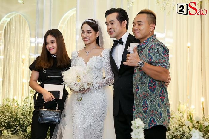 Chơi lớn như Hồ Ngọc Hà: Mang theo từ bố mẹ, anh chị, bạn trai đến con cái đi ăn cưới Dương Khắc Linh-11