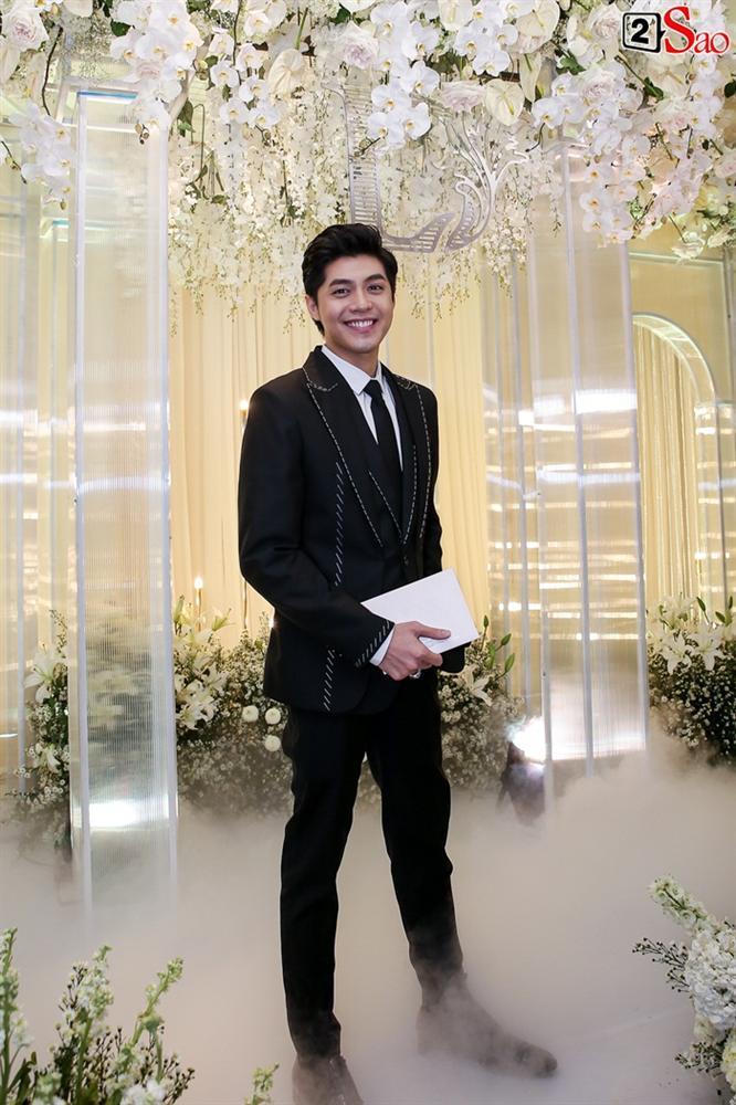 Chơi lớn như Hồ Ngọc Hà: Mang theo từ bố mẹ, anh chị, bạn trai đến con cái đi ăn cưới Dương Khắc Linh-5