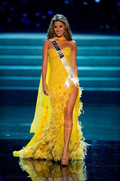 HOT: Đầm vàng tạo hit của HHen Niê được bình chọn là trang phục đẹp nhất lịch sử Miss Universe-2