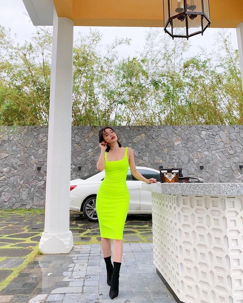 Hương Tràm hết khoe da đẹp đến street style chất lừ ở Mỹ - Sĩ Thanh lên đồ chói chang ngày hè-2